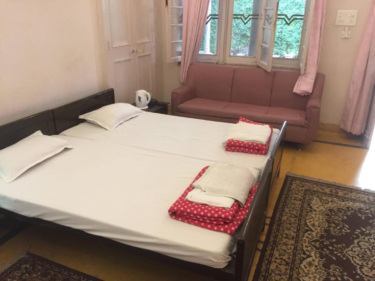 Hotel White House Dehradun Ngoại thất bức ảnh