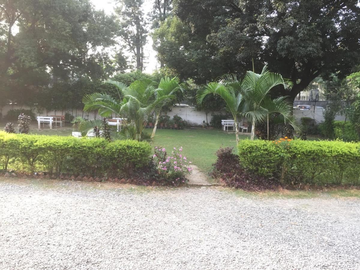 Hotel White House Dehradun Ngoại thất bức ảnh