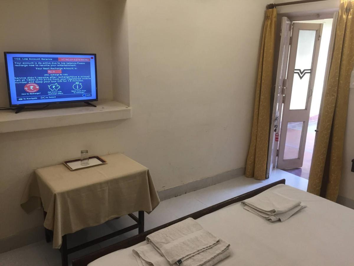 Hotel White House Dehradun Ngoại thất bức ảnh