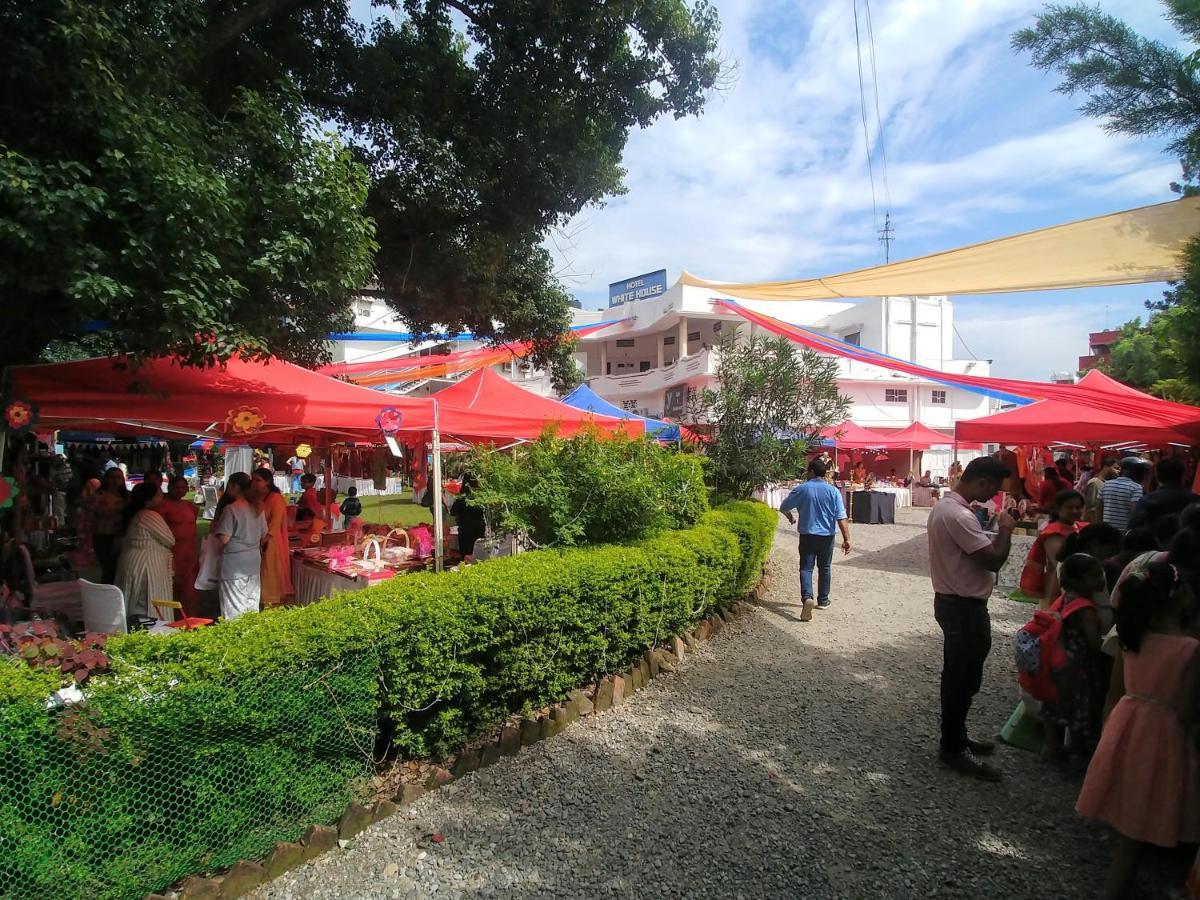 Hotel White House Dehradun Ngoại thất bức ảnh