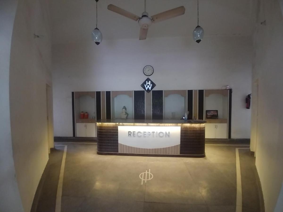 Hotel White House Dehradun Ngoại thất bức ảnh