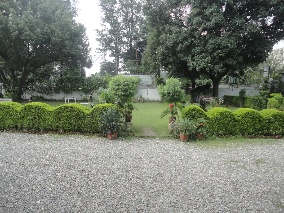Hotel White House Dehradun Ngoại thất bức ảnh