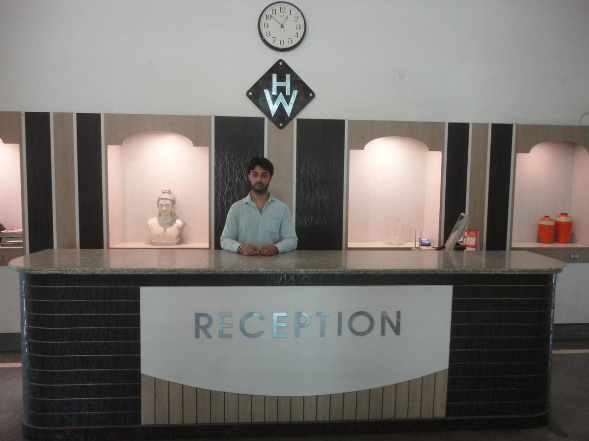 Hotel White House Dehradun Ngoại thất bức ảnh