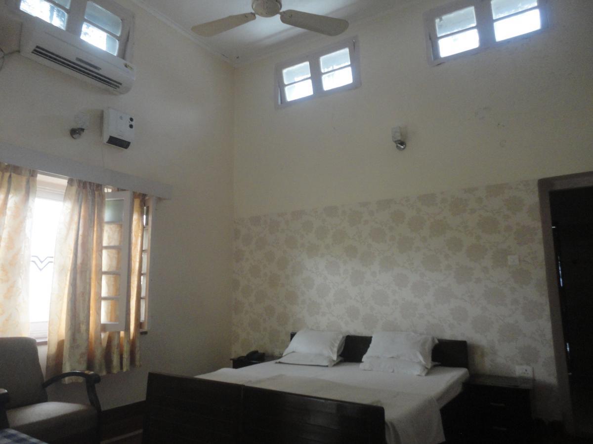Hotel White House Dehradun Ngoại thất bức ảnh
