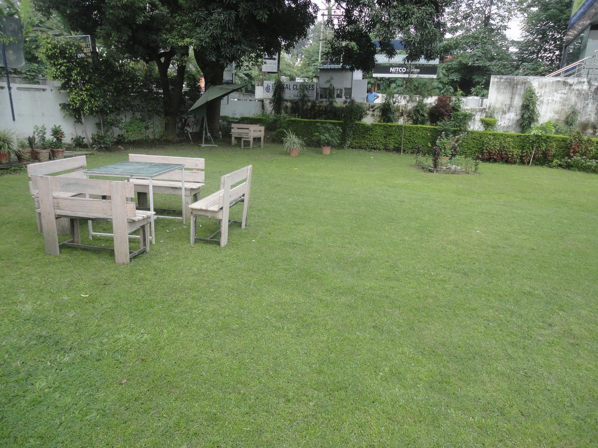 Hotel White House Dehradun Ngoại thất bức ảnh